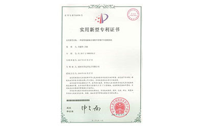 一種柔性線路板在制程中的鋼片補(bǔ)強(qiáng)裝貼機(jī)